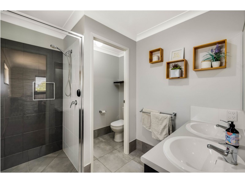 18 Petersens Road, Kingsthorpe QLD 4400