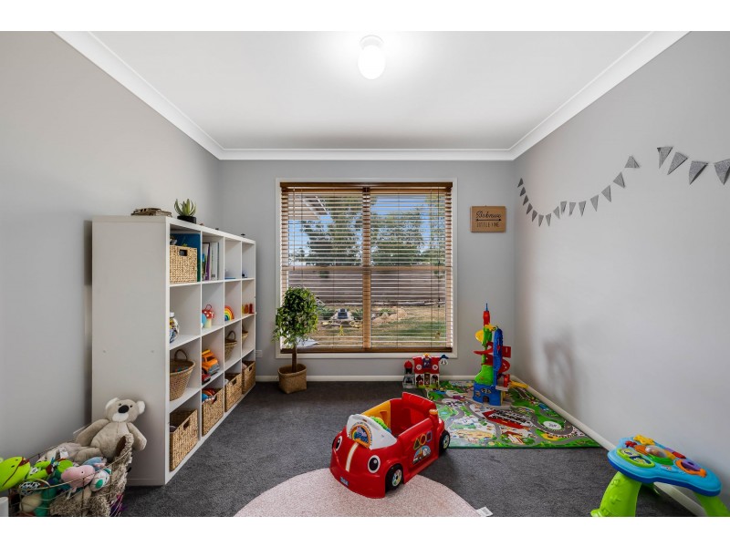 18 Petersens Road, Kingsthorpe QLD 4400