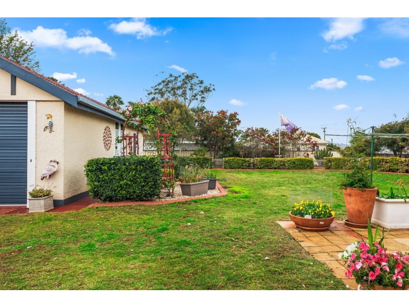 4 Lloyd Street, Harristown QLD 4350