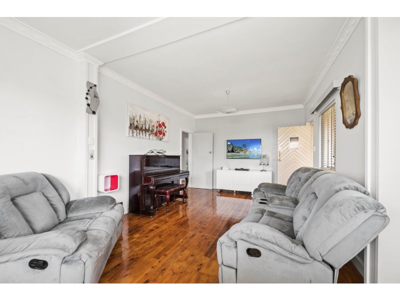 4 Lloyd Street, Harristown QLD 4350