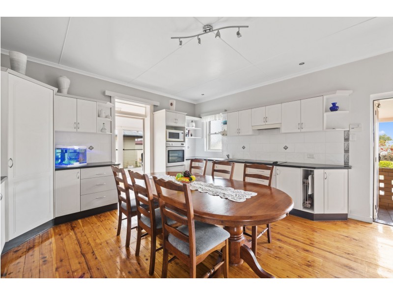 4 Lloyd Street, Harristown QLD 4350