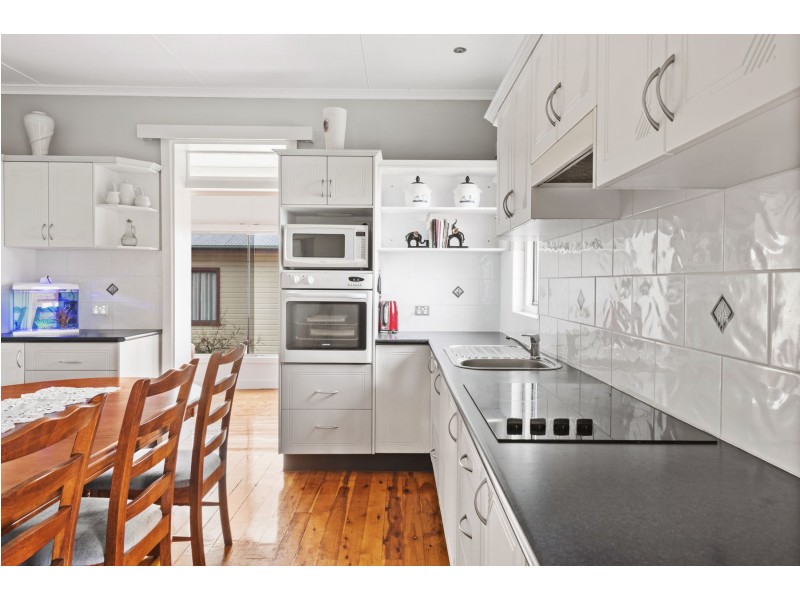 4 Lloyd Street, Harristown QLD 4350