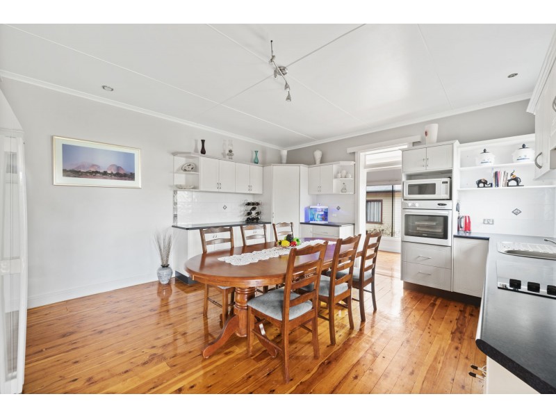 4 Lloyd Street, Harristown QLD 4350