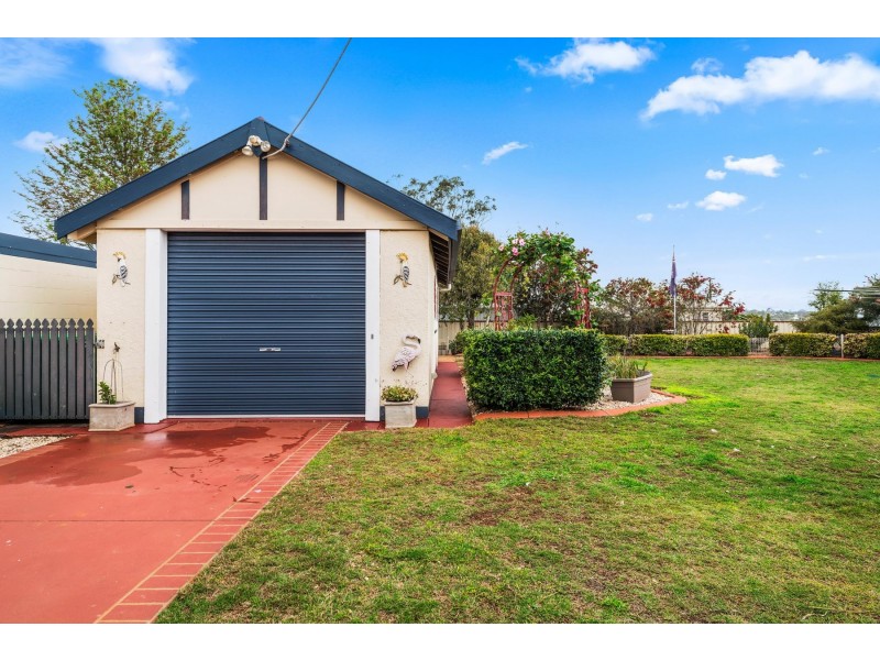 4 Lloyd Street, Harristown QLD 4350