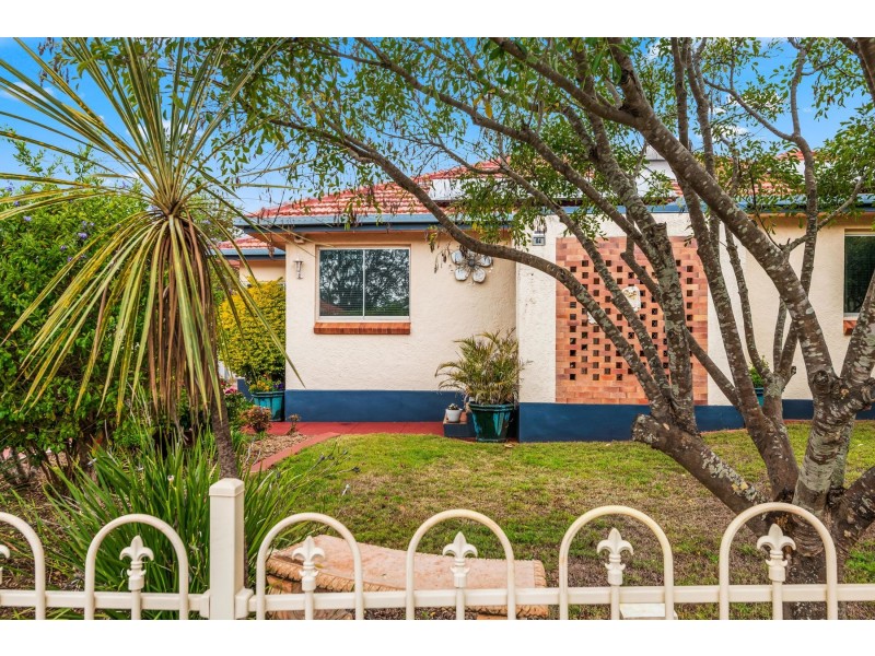 4 Lloyd Street, Harristown QLD 4350