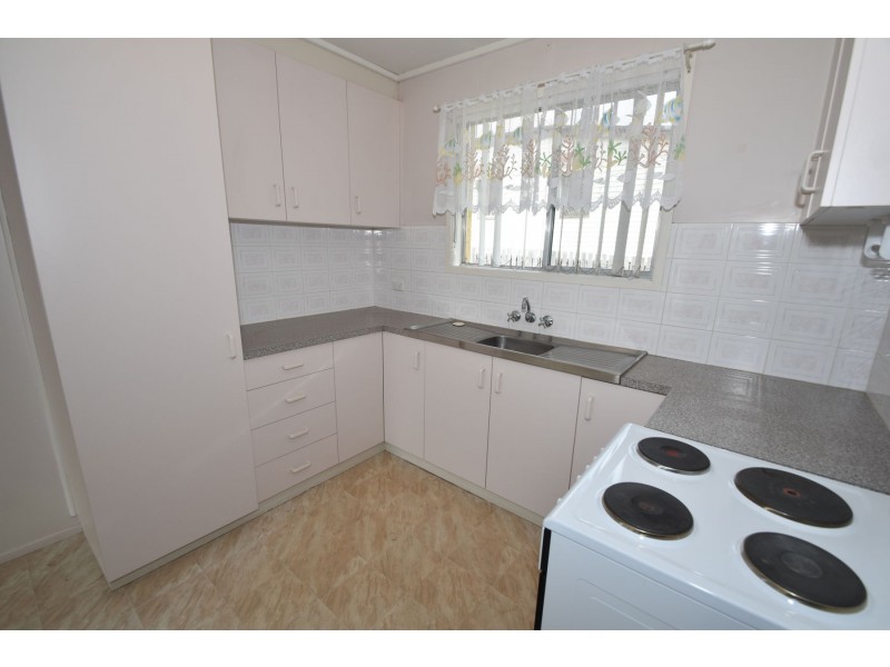 2/19 Ascot Street, Newtown QLD 4350