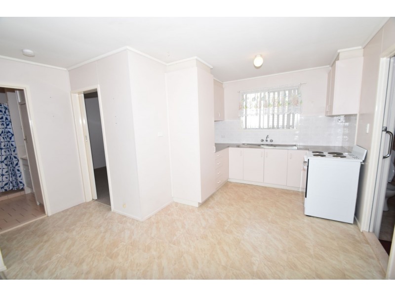 2/19 Ascot Street, Newtown QLD 4350