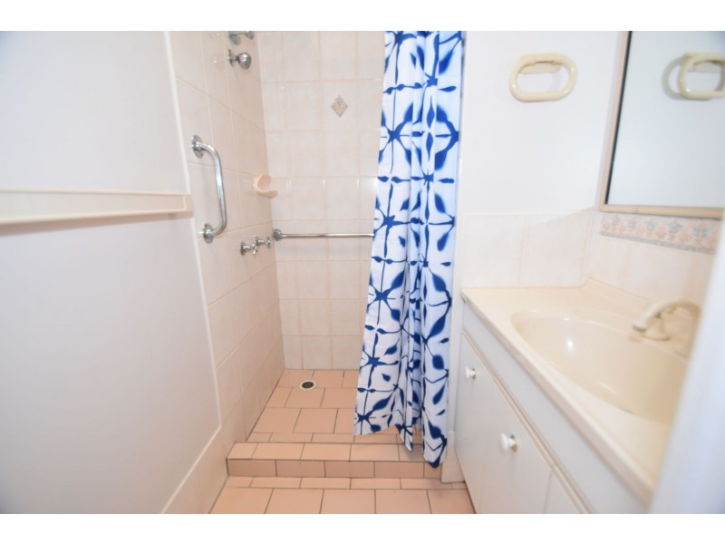 2/19 Ascot Street, Newtown QLD 4350