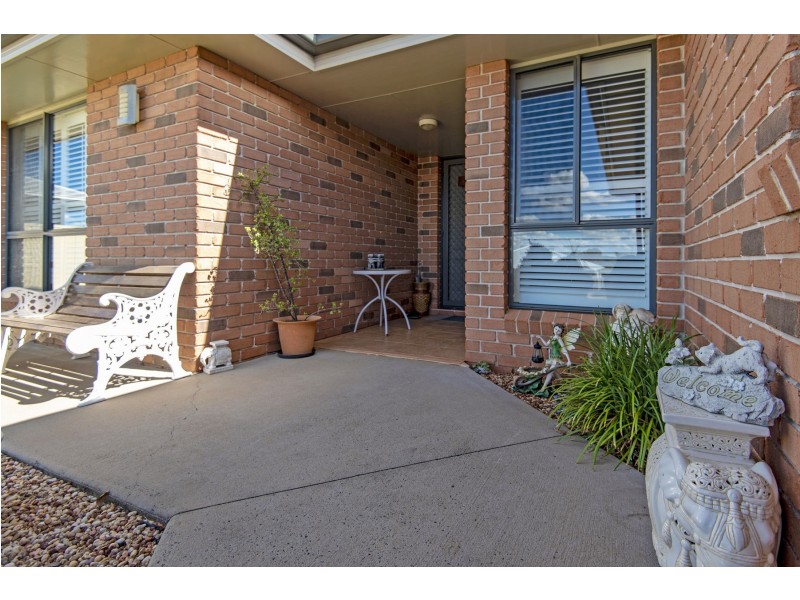 6 Gwenda Drive, Westbrook QLD 4350