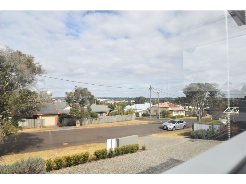 1/7 Gentle Street, North Toowoomba QLD 4350