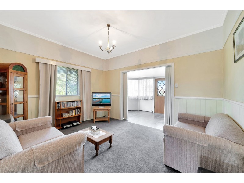 1 Henderson Street, Newtown QLD 4350