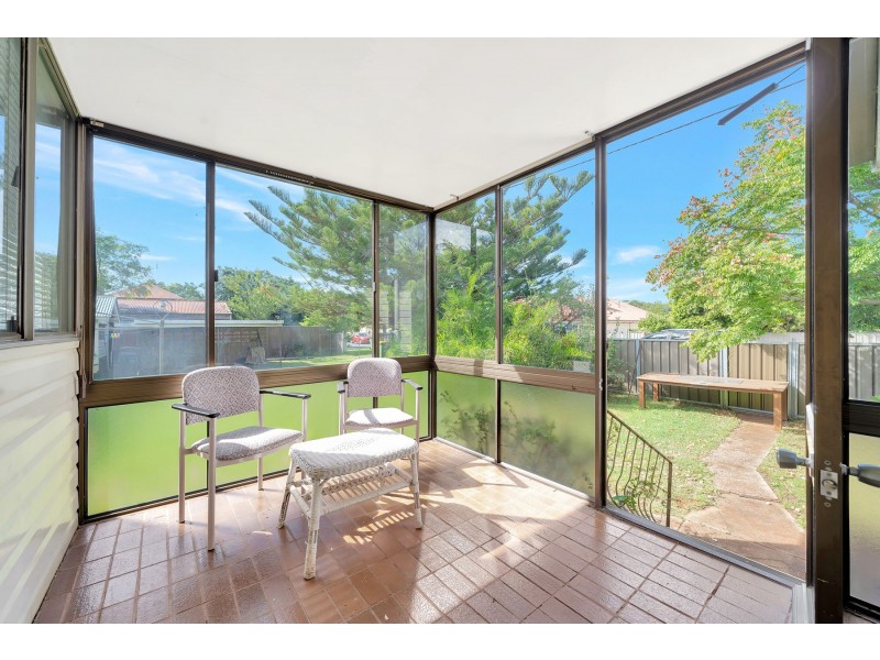 1 Henderson Street, Newtown QLD 4350