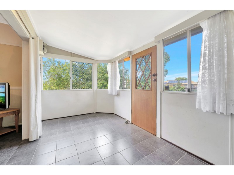 1 Henderson Street, Newtown QLD 4350