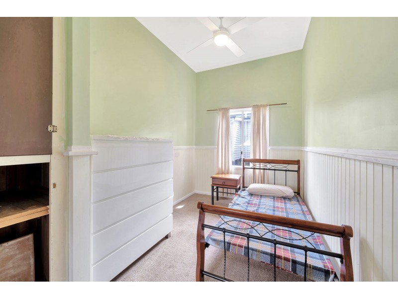 1 Henderson Street, Newtown QLD 4350