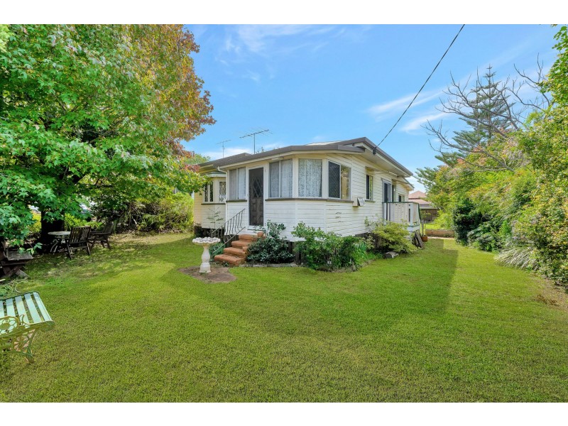 1 Henderson Street, Newtown QLD 4350