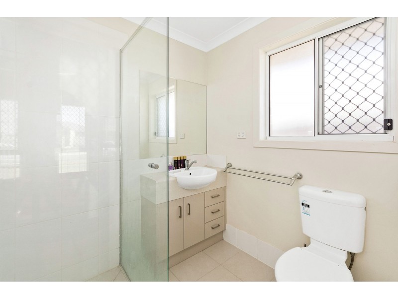12 Farrer Street, Cranley QLD 4350
