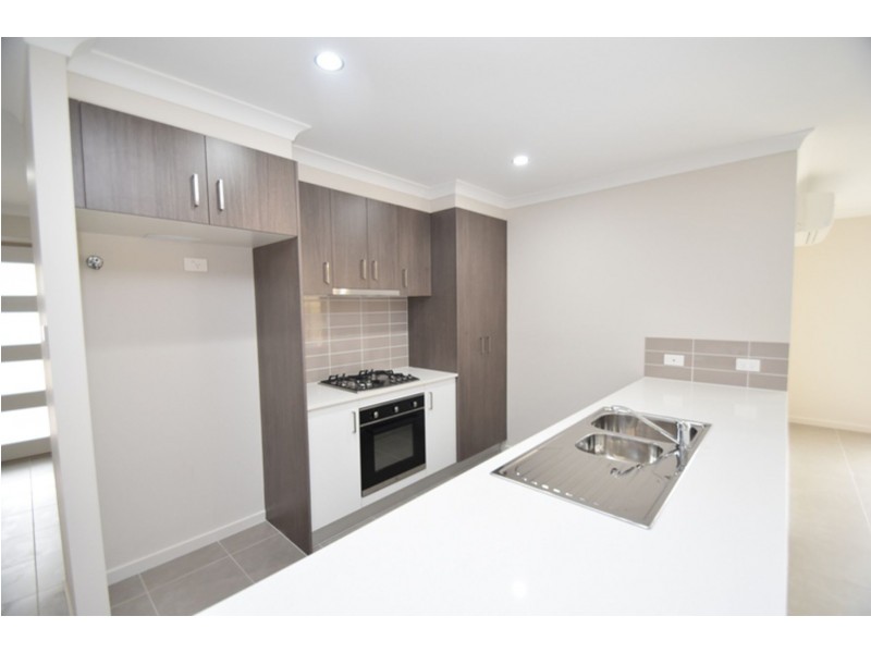 7 Grace View Street, Darling Heights QLD 4350