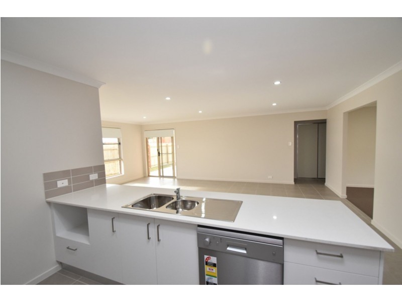 7 Grace View Street, Darling Heights QLD 4350