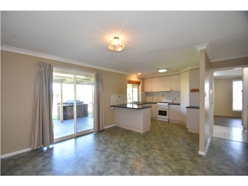 16 Stoneyhurst Court, Glenvale QLD 4350