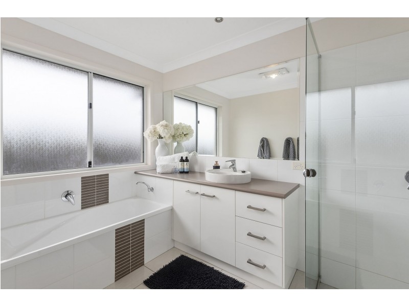 32 Elizabeth Street, Westbrook QLD 4350