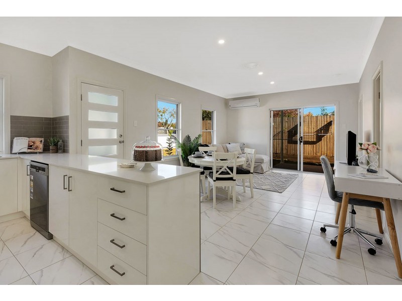 33 Albert Street, Newtown QLD 4350