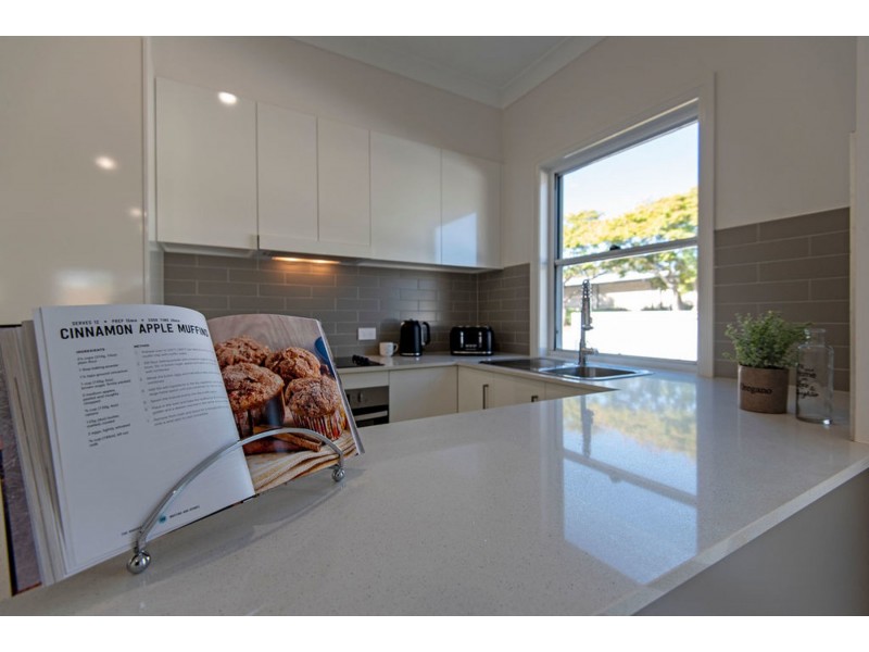 33 Albert Street, Newtown QLD 4350