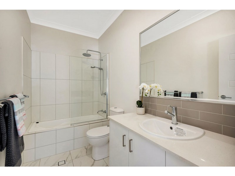 33 Albert Street, Newtown QLD 4350