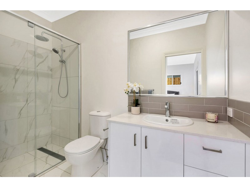 33 Albert Street, Newtown QLD 4350