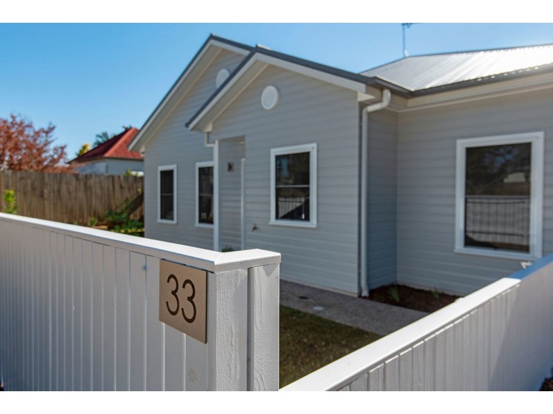 33 Albert Street, Newtown QLD 4350