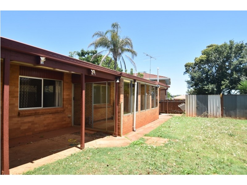 15 Sprott Street, Wilsonton QLD 4350