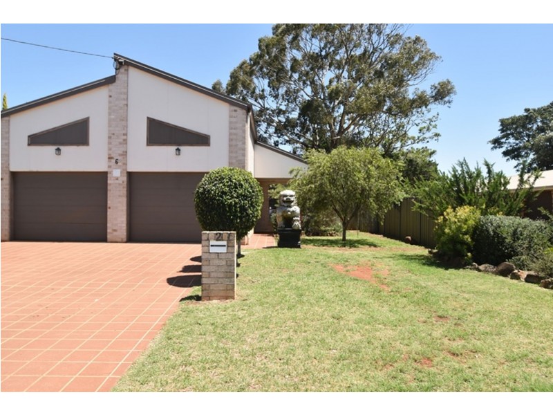 2/6 Harth Street, Rockville QLD 4350