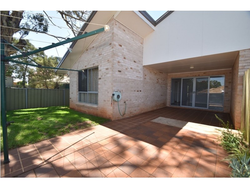 2/6 Harth Street, Rockville QLD 4350