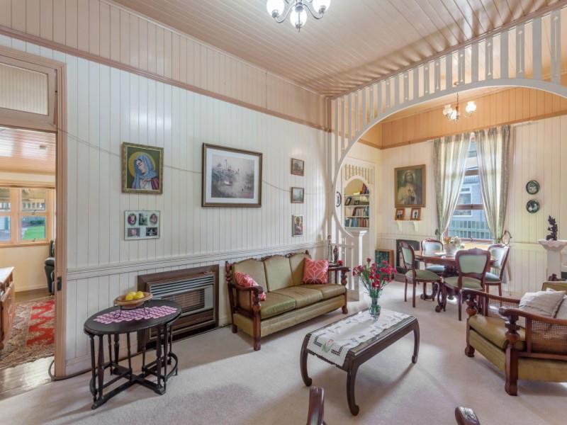 71 Bridge Street, Mount Lofty QLD 4350
