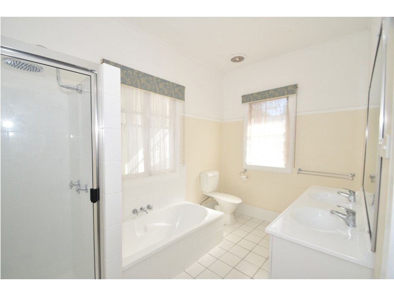 42 Toowoomba Road, Oakey QLD 4401