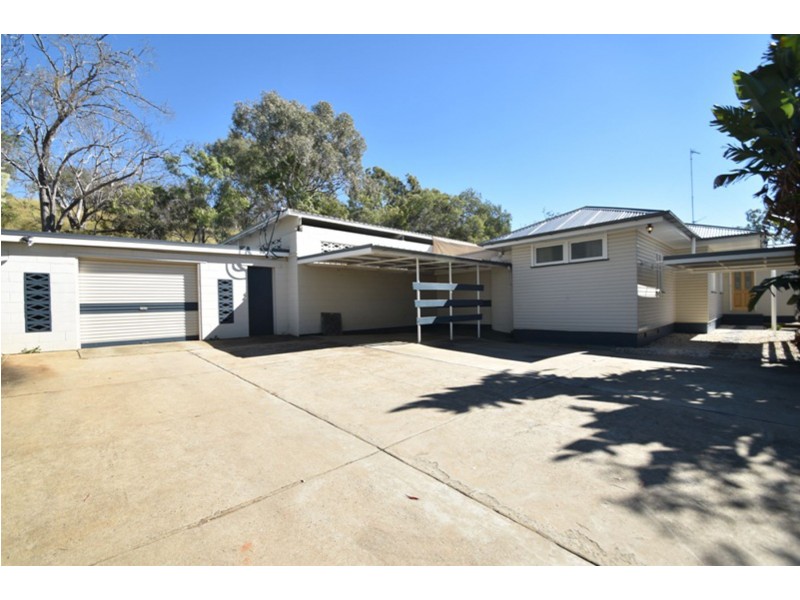 42 Toowoomba Road, Oakey QLD 4401