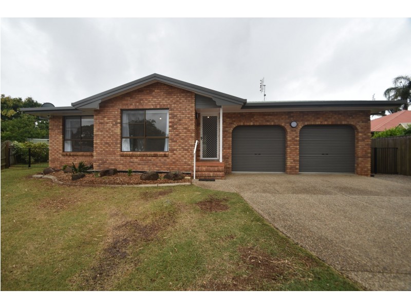 4 Radiata Court, Darling Heights QLD 4350