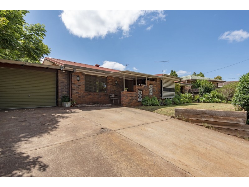 374 Hume Street, Centenary Heights QLD 4350