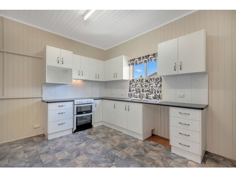 8 John Street, Goombungee QLD 4354