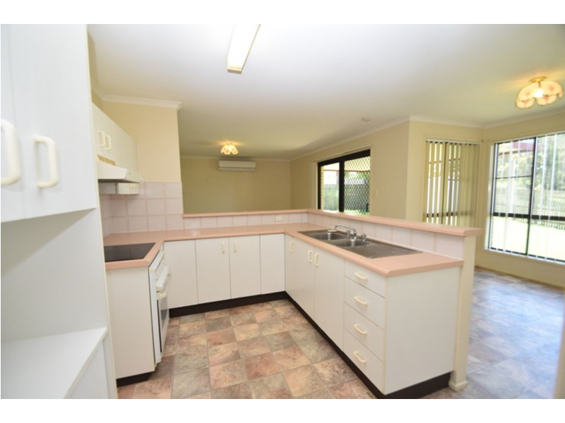 8 Moore Crescent, Wilsonton QLD 4350