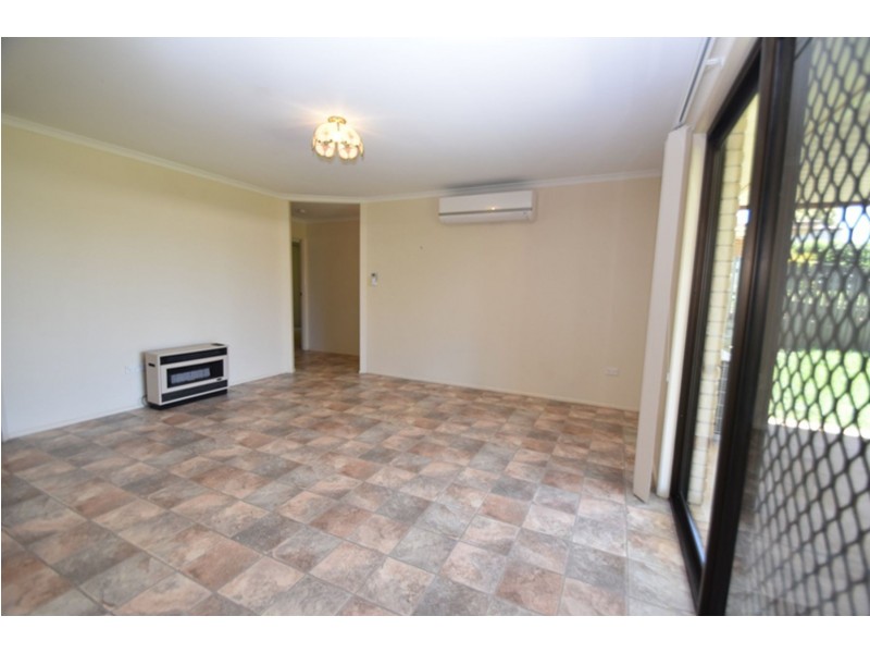 8 Moore Crescent, Wilsonton QLD 4350