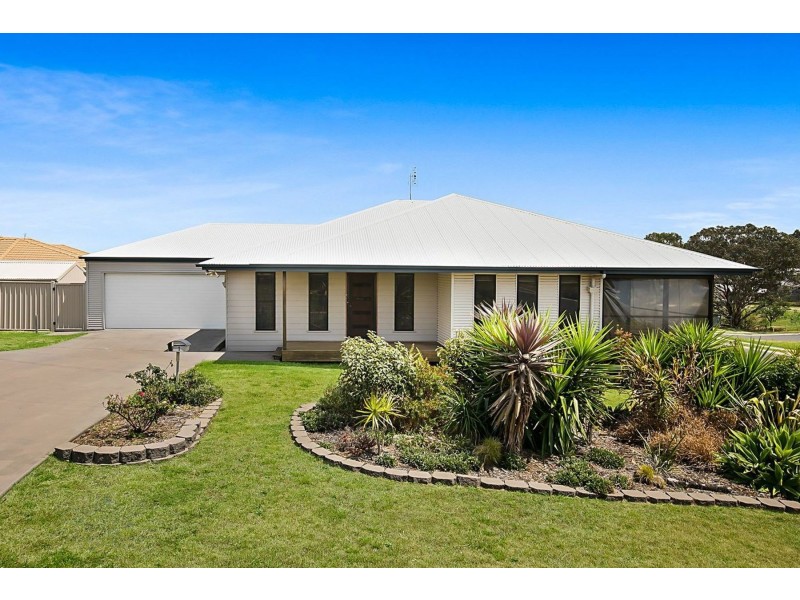 1 Wareena Crescent, Glenvale QLD 4350