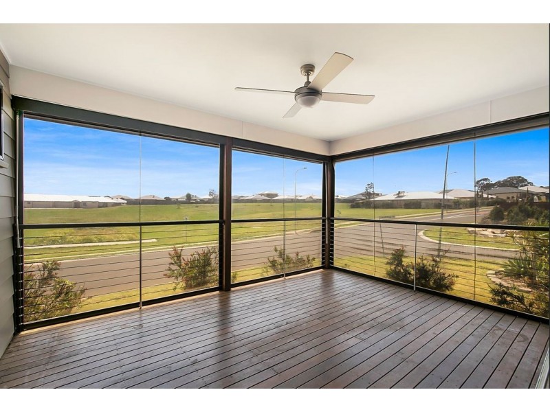 1 Wareena Crescent, Glenvale QLD 4350