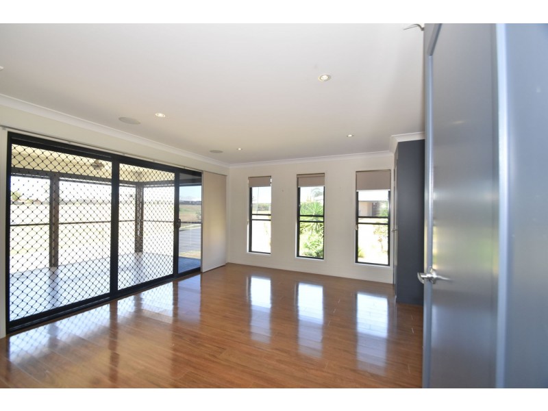 1 Wareena Crescent, Glenvale QLD 4350