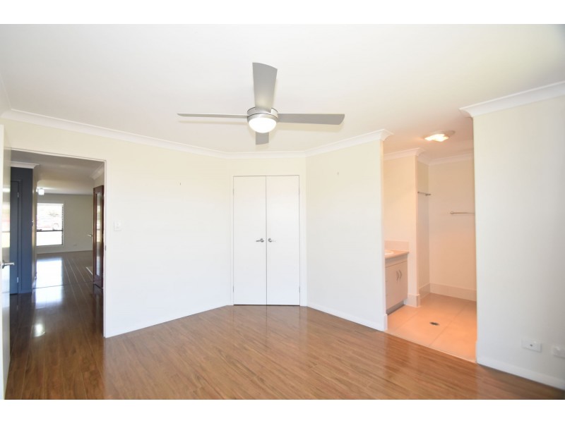 1 Wareena Crescent, Glenvale QLD 4350