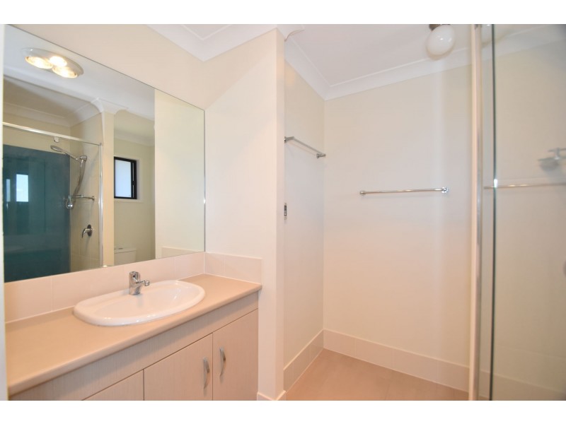 1 Wareena Crescent, Glenvale QLD 4350