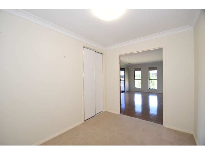 1 Wareena Crescent, Glenvale QLD 4350