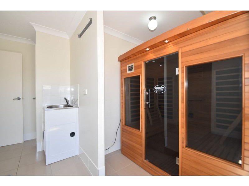1 Wareena Crescent, Glenvale QLD 4350