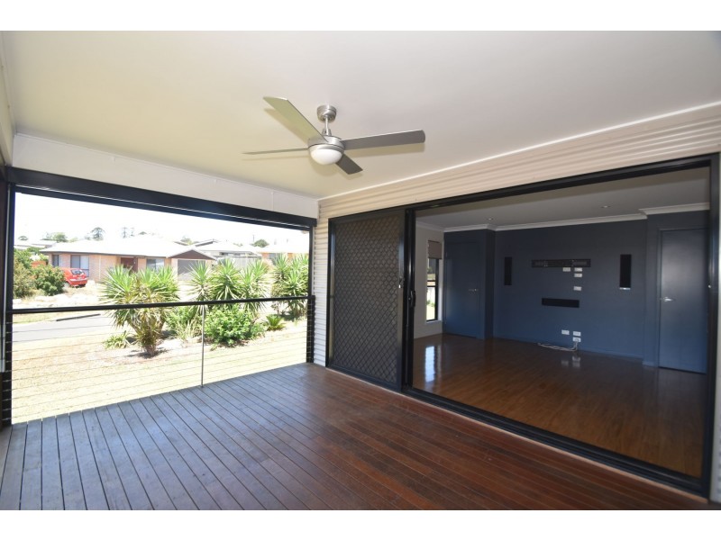 1 Wareena Crescent, Glenvale QLD 4350