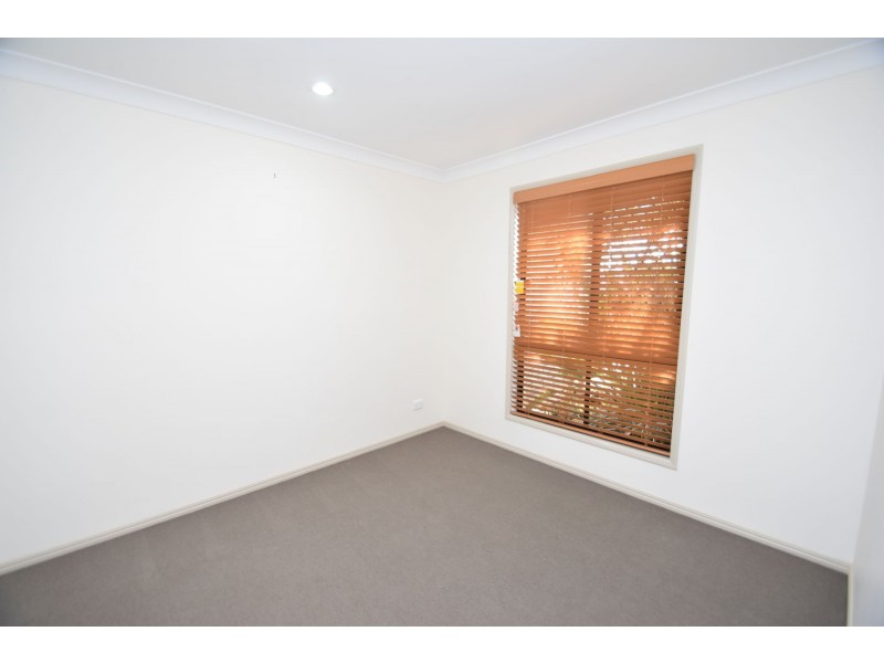 6 Wareena Crescent, Glenvale QLD 4350