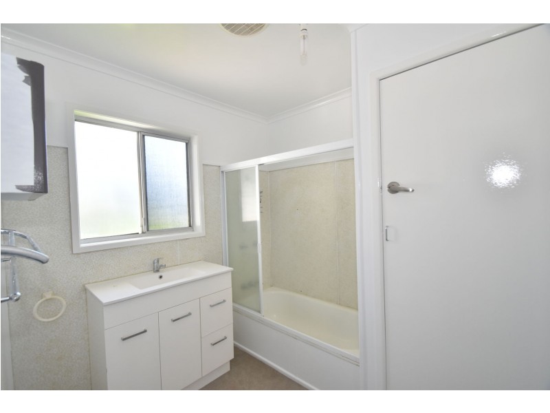 19 Coates Street, Centenary Heights QLD 4350